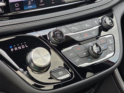 New 2027 Chrysler Pacifica Limited AWD/4WD image 38