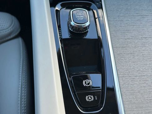 Used 2025 Volvo XC60 B5 Ultra w/ Protection Package Premier image 31