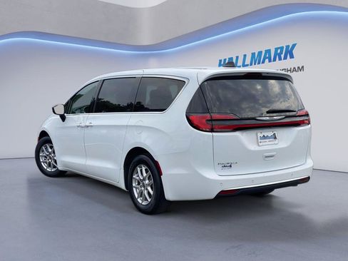 Used 2024 Chrysler Pacifica Touring-L FWD image 5