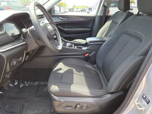 Used 2024 Jeep Grand Cherokee Laredo image 22