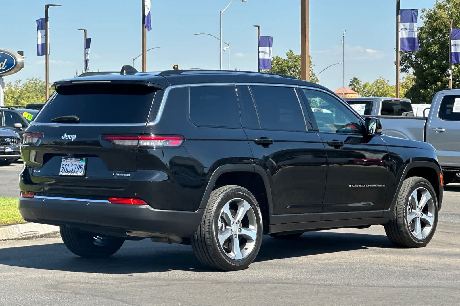 Used 2023 Jeep Grand Cherokee L Limited w/ Rear Seat Video Group I AWD/4WD image 2