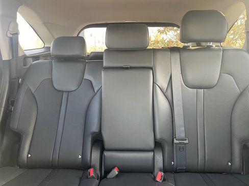 Used 2025 Kia Sorento S image 17