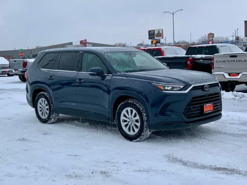 Used 2024 Toyota Grand Highlander XLE image 7