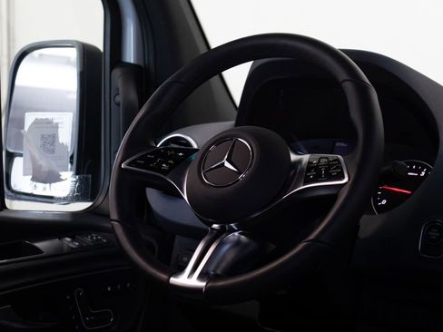 Used 2025 Mercedes-Benz Sprinter 2500 image 24