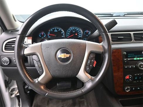 Used 2011 Chevrolet Suburban LT image 6