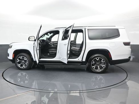 Used 2023 Jeep Wagoneer L Series III w/ Preferred Equipment Group image 78