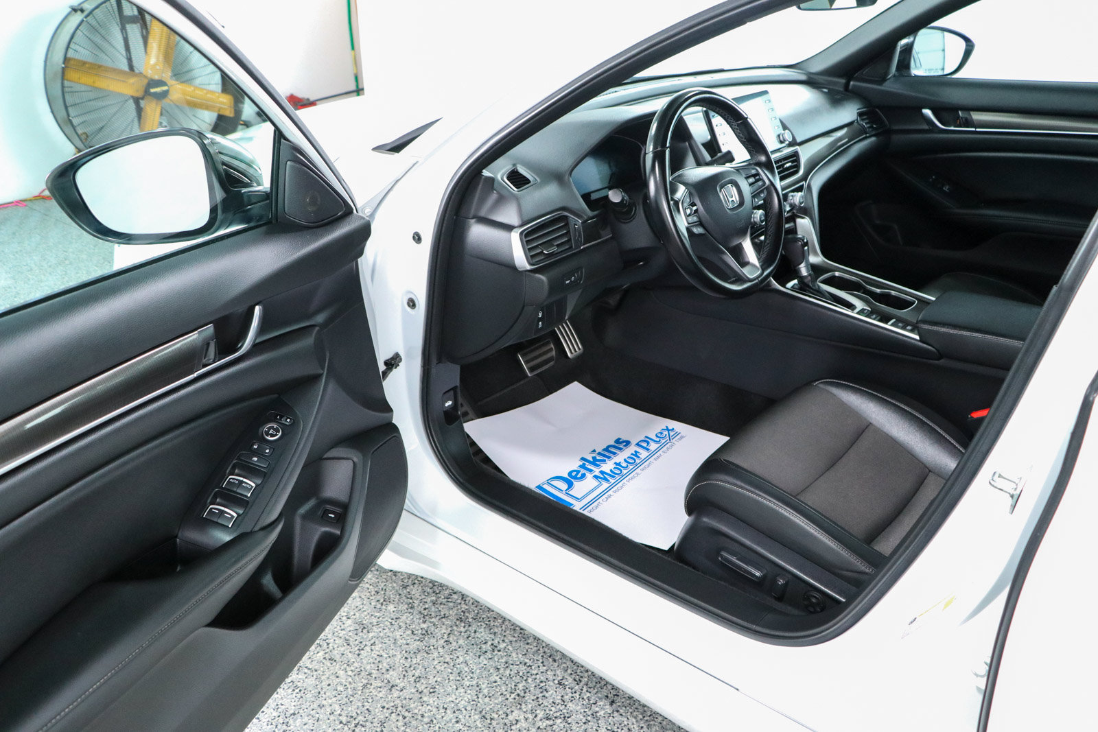 Used 2022 Honda Accord Sport image 3