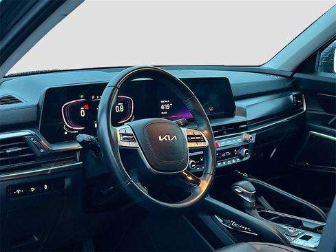 Used 2023 Kia Telluride S image 9