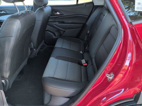 Used 2026 Chevrolet Trax LT w/ LT Convenience Package FWD image 22