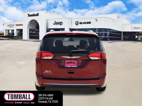 Used 2018 Chrysler Pacifica Touring Plus image 6