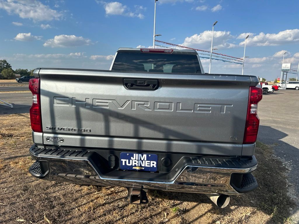 Used 2024 Chevrolet Silverado 2500 LT w/ Convenience Package AWD/4WD image 4
