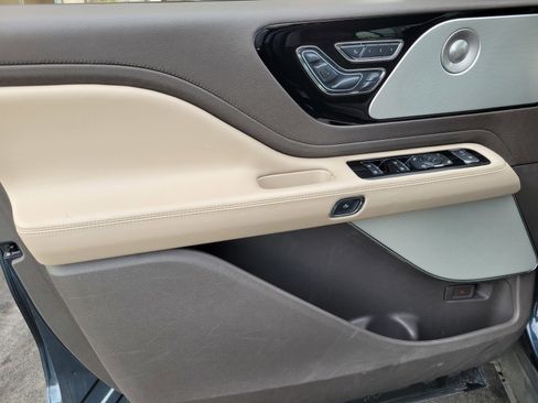 Used 2023 Lincoln Aviator Reserve w/ Equipment Group 201A image 16