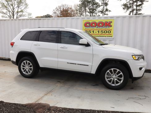 Used 2022 Jeep Grand Cherokee Laredo E image 4