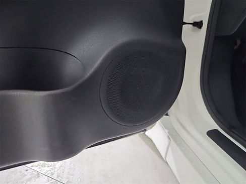 Used 2022 Nissan Leaf S image 30