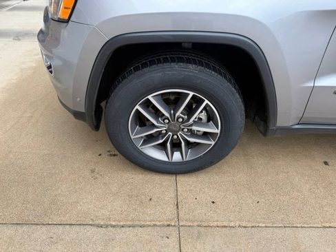 Used 2020 Jeep Grand Cherokee Limited AWD/4WD image 12