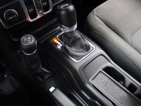 Used 2024 Jeep Wrangler Unlimited Sahara image 37