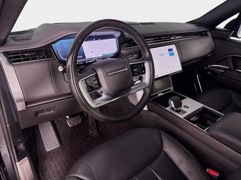 Used 2025 Land Rover Range Rover Autobiography image 9