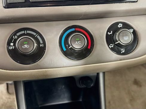 Used 2004 Toyota Camry LE FWD image 17