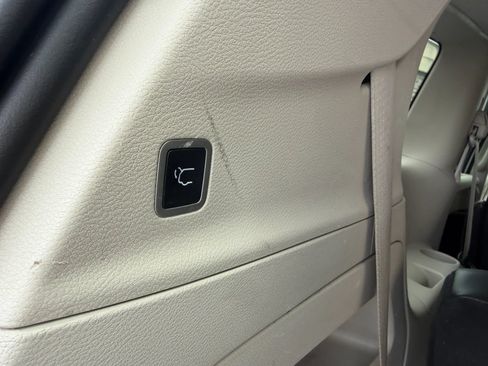 Used 2023 Chrysler Pacifica Touring-L FWD image 34