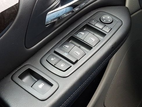 Used 2013 Dodge Grand Caravan SXT w/ UConnect Hands-Free Group image 25