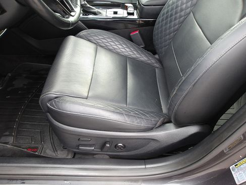 Used 2018 Kia Cadenza Limited w/ Paint Protection Package image 12