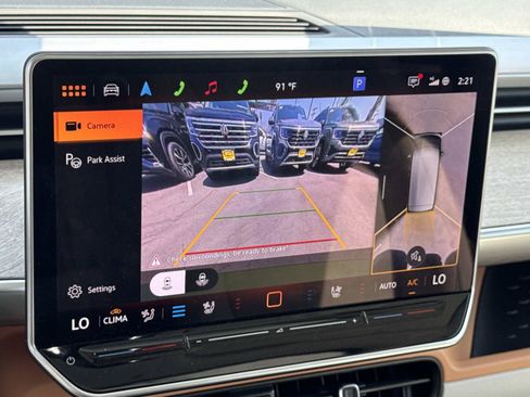 Certified 2025 Volkswagen ID. Buzz 1st Edition RWD image 17