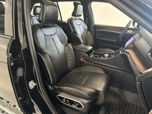 Used 2023 Jeep Grand Cherokee Summit AWD/4WD image 31