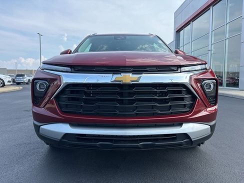 Used 2024 Chevrolet TrailBlazer LT w/ LT Cold Weather Package image 2