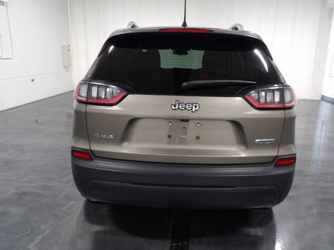 Used 2019 Jeep Cherokee Latitude w/ Cold Weather Group image 5