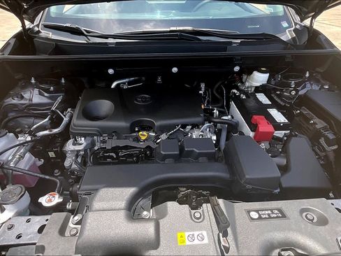 Used 2025 Toyota RAV4 XLE FWD image 28