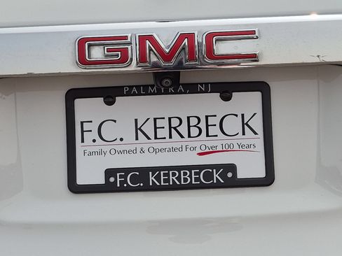 Certified 2023 GMC Acadia SLT w/ Technology Package FWD image 30