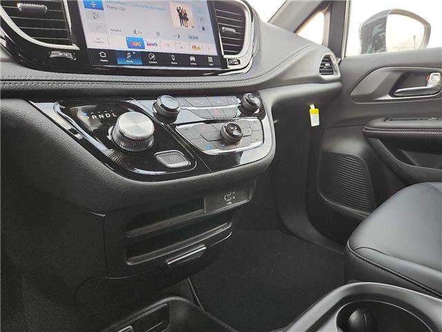 New 2026 Chrysler Pacifica Select FWD image 20