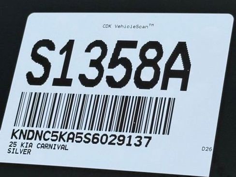 Used 2025 Kia Carnival EX FWD image 35