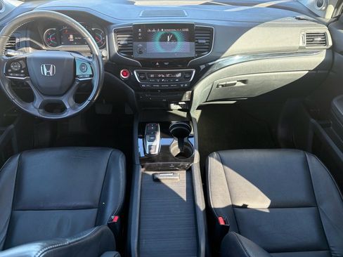 Used 2021 Honda Pilot Touring image 2
