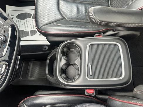 Used 2020 Chrysler Pacifica Limited image 30