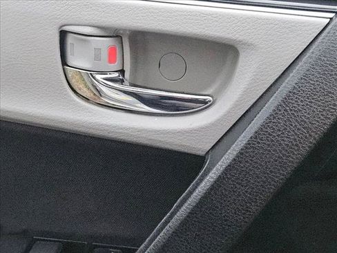 Used 2018 Toyota Corolla LE FWD image 8