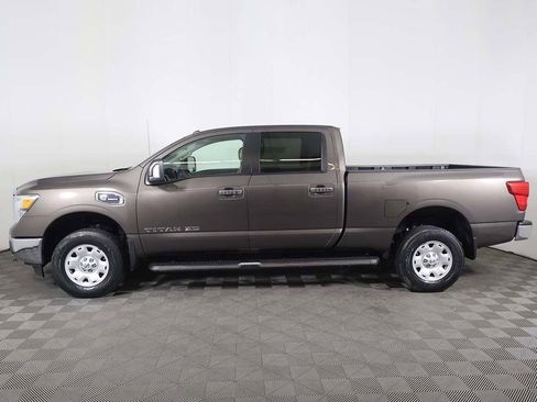 Used 2017 Nissan Titan SV image 14