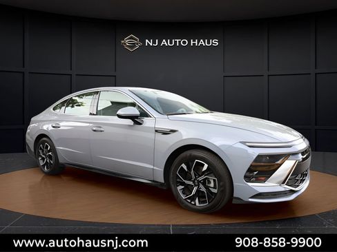 Used 2025 Hyundai Sonata SEL FWD image 1