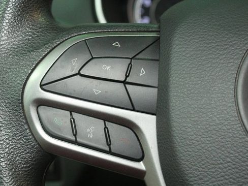 Used 2019 Jeep Cherokee Sport image 19