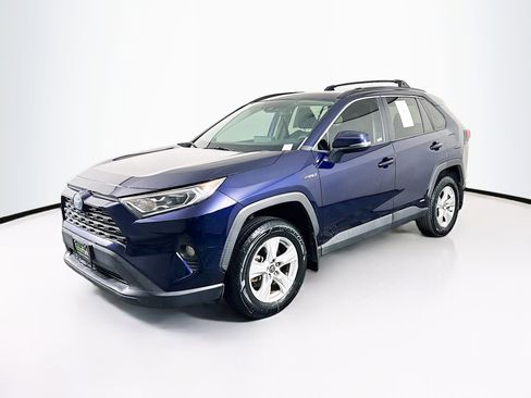 Used 2020 Toyota RAV4 XLE w/ Convenience Package AWD/4WD image 3