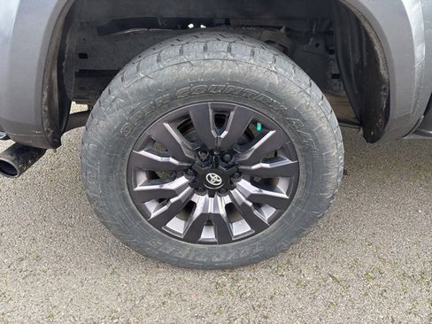 Used 2021 Toyota Tacoma Limited image 11