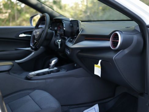 New 2025 Chevrolet Trax RS w/ Sunroof Package image 27