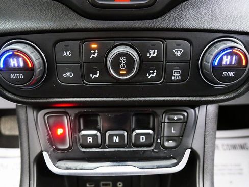 Used 2018 GMC Terrain SLT image 28