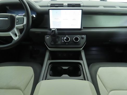 Used 2023 Land Rover Defender 110 X-Dynamic SE image 13