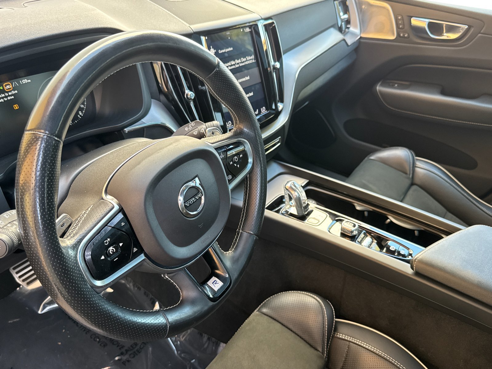 Used 2019 Volvo XC60 T8 R-Design w/ Advanced Package AWD/4WD image 10