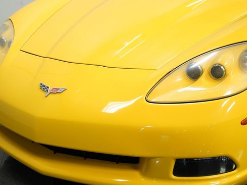 Used 2005 Chevrolet Corvette Convertible w/ Performance Handling Package image 17