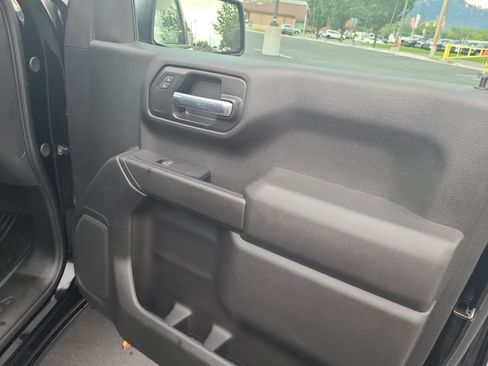 Used 2025 Chevrolet Silverado 1500 Custom Trail Boss w/ LPO, Dark Essentials Package AWD/4WD image 16
