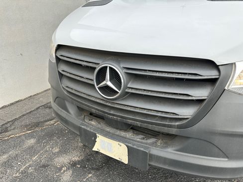 Used 2025 Mercedes-Benz Sprinter 2500 image 32