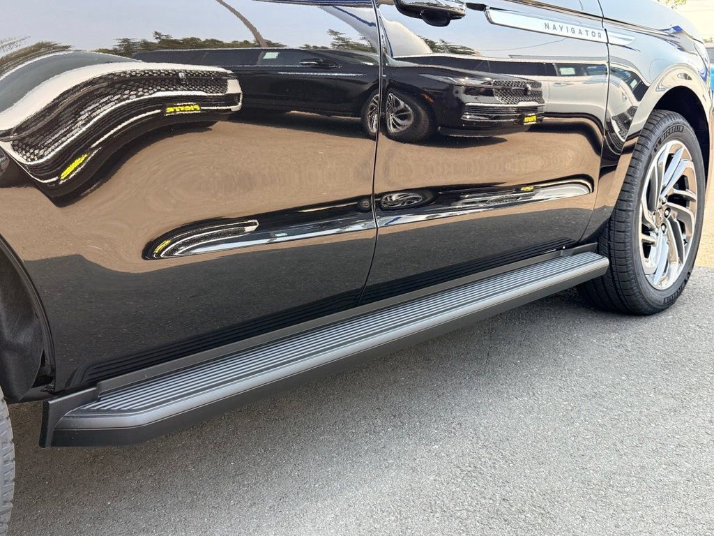 New 2027 Lincoln Navigator Premiere AWD/4WD image 36