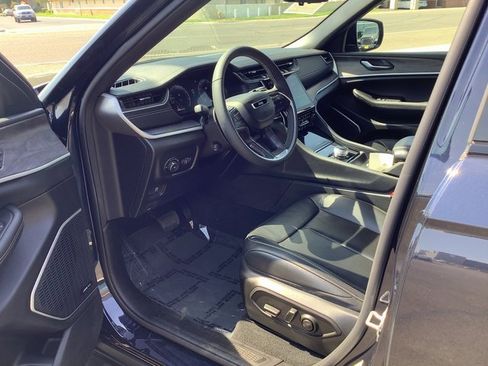 Used 2024 Jeep Grand Cherokee L Limited w/ Luxury Tech Group II image 7